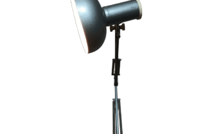 מנורת שולחן תעשייתית בגימור Hammer-tone אפור