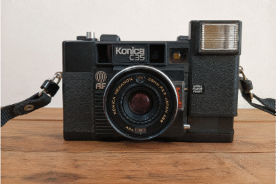 Konica C35 AF2 - מצלמת פילם יפנית עם אוטופוקוס