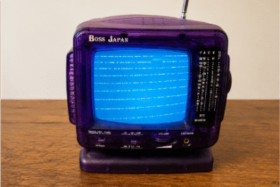 טלוויזיית CRT סגולה Boss Japan BW-553 עם רדיו