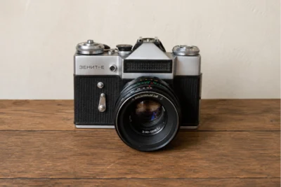 מצלמת Zenit-E סובייטית עם עדשת Helios 44-2