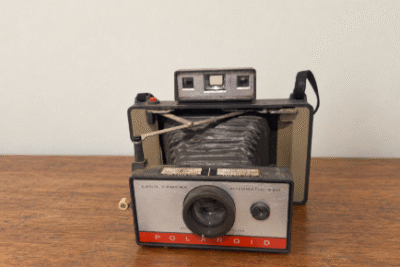 מצלמת Polaroid Land Camera Automatic 220