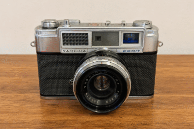 מצלמת Yashica Minister וינטג׳ עם נרתיק מקורי